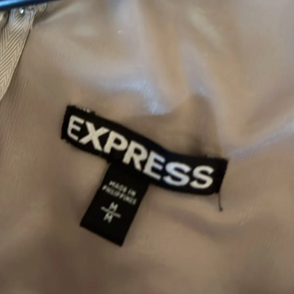 Express - Picture 5 of 6